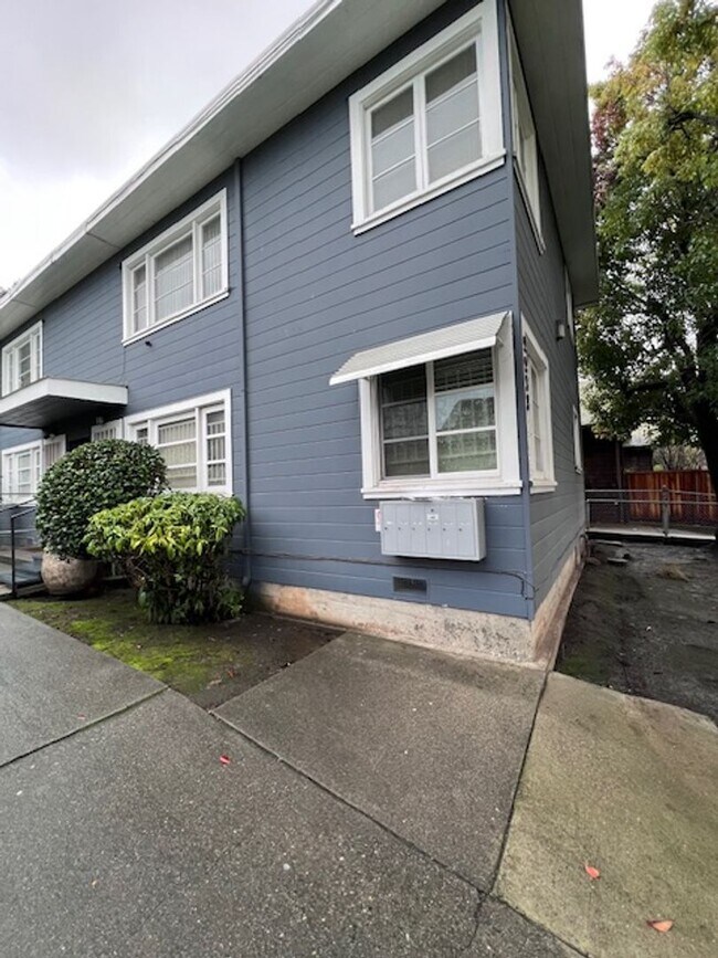 Building Photo - Welcome To Your New Home In The Heart Of Berkeley