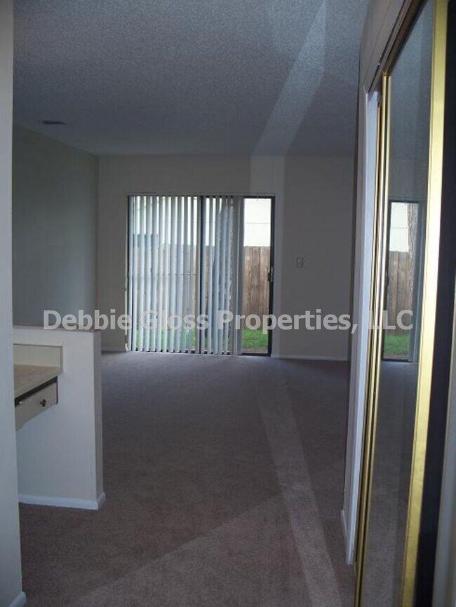 Building Photo - 3 bedroom 2 bath Wekiva home