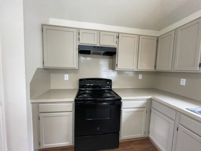 Building Photo - Beautiful 2 Story Updated Home in Grand Prairie