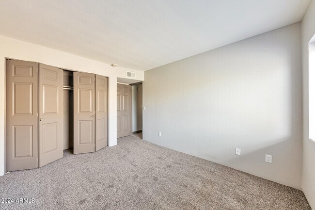 Building Photo - 14849 N Kings Way