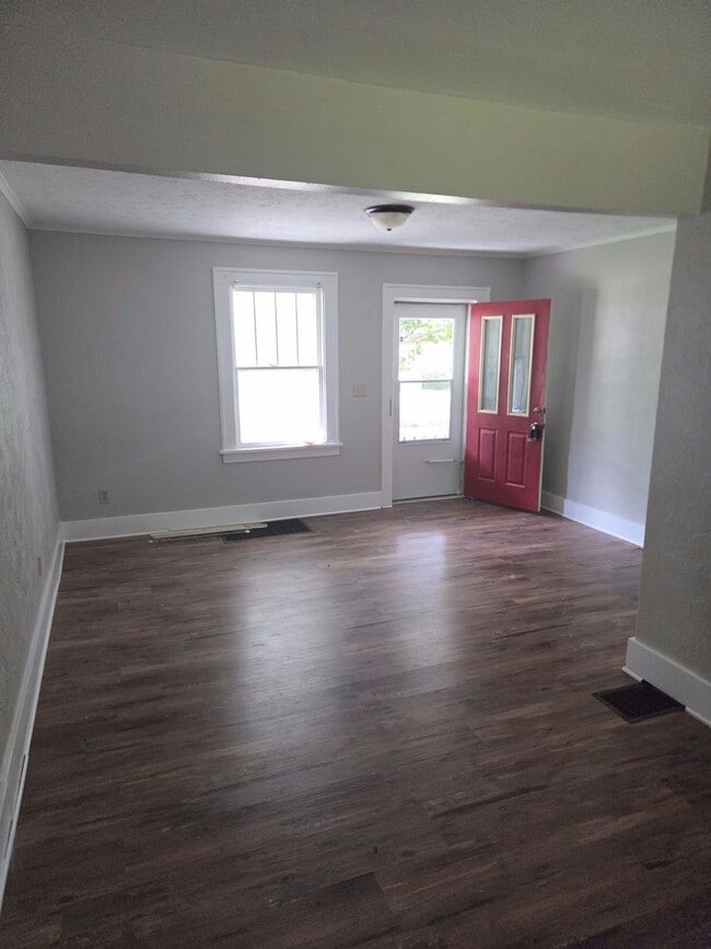 Building Photo - Spacious 4-Bedroom Home in Peoria — Dog-Friendly & Move-In Ready!