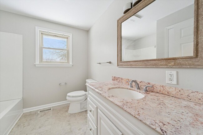 Building Photo - 3 bed 1 Bath Single family home in Valley Township