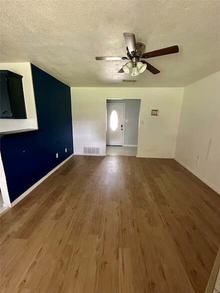 Building Photo - 6524 Blue Grass Dr