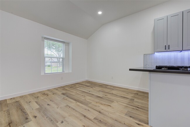 Building Photo - 3223 Cherry Hills Dr