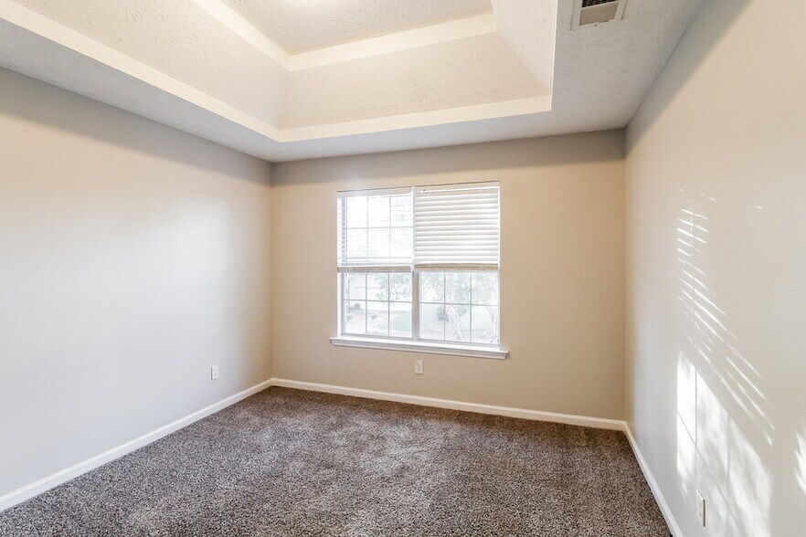 Building Photo - 670 Compton Ln
