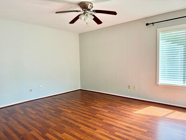 Building Photo - 11633 Village Pl Dr