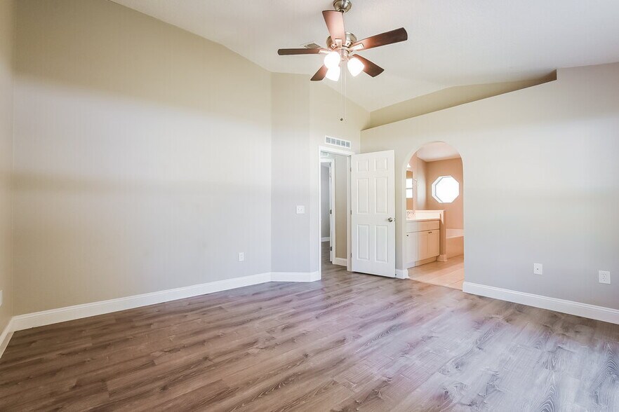 Building Photo - 2366 Tealwood Circle