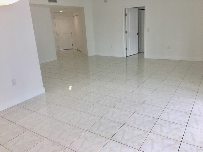 Building Photo - 1250 S Miami Ave