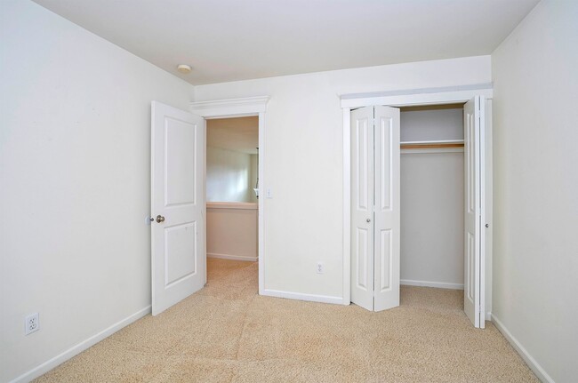 Building Photo - Beautiful Craftsman Home for Rent on Fox Island