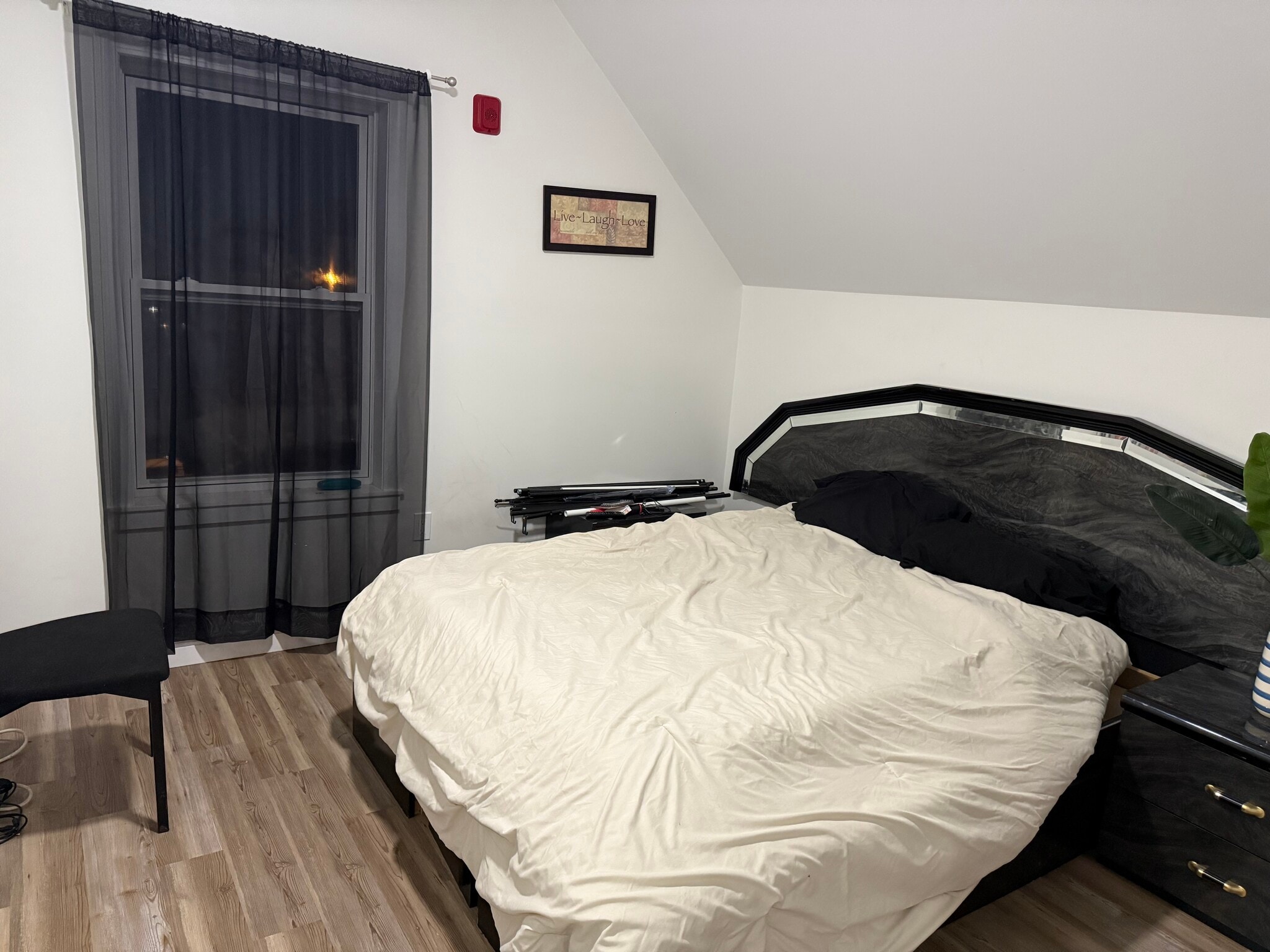 Room 2 - 20 Graham St