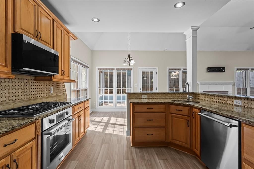 Building Photo - 3030 Northcliff Dr