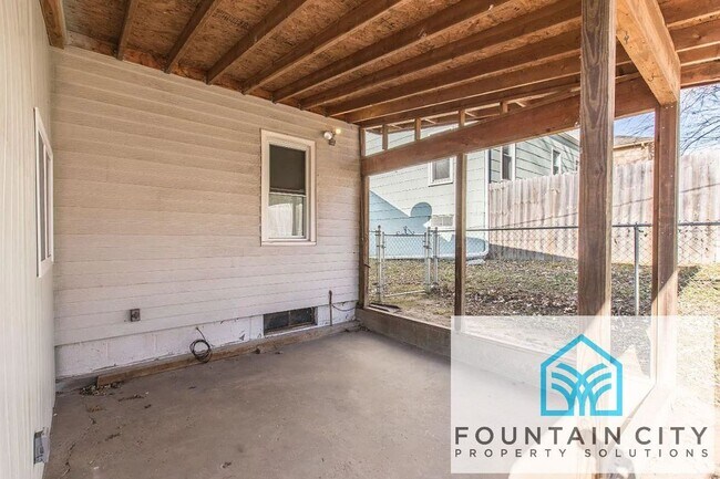 Building Photo - 3901 N Spruce Ave