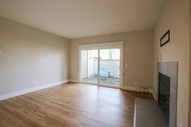 Building Photo - 155 Schooner Ct