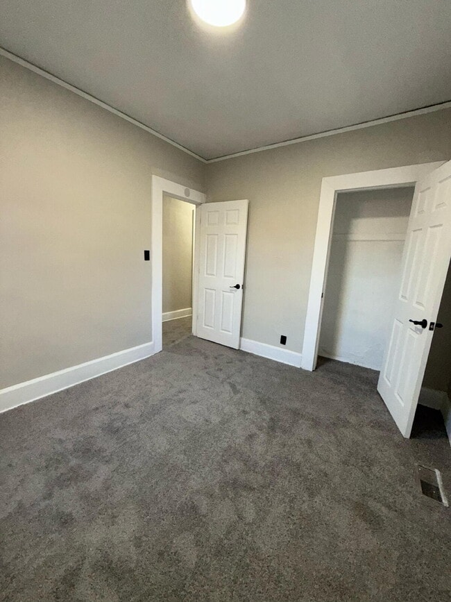 Building Photo - Bright & Cozy 3-Bed Duplex for Rent in Detroit