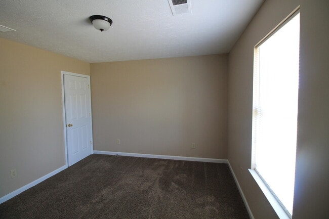 Building Photo - 213 Homestead Dr