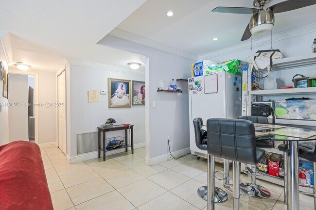 Building Photo - 7401 SW 82nd St