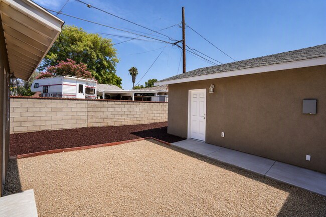 Building Photo - 4805 Charlotte Way