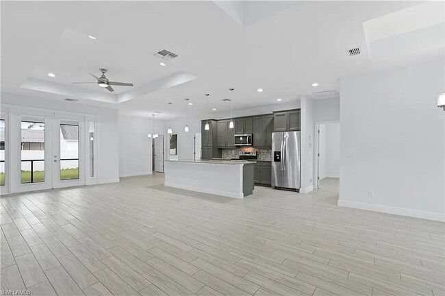 Building Photo - Spacious 4 Bedroom, 3 Bath Single-Family H...