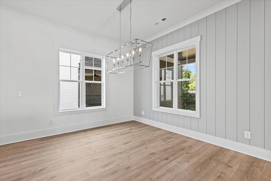 Building Photo - 321 Old Shackle Island Rd