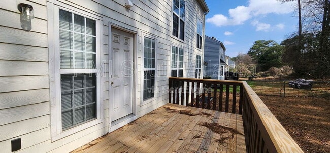 Building Photo - 2330 Burdett Ridge Dr