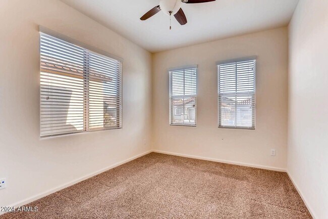 Building Photo - 1740 W Cottonwood Ln