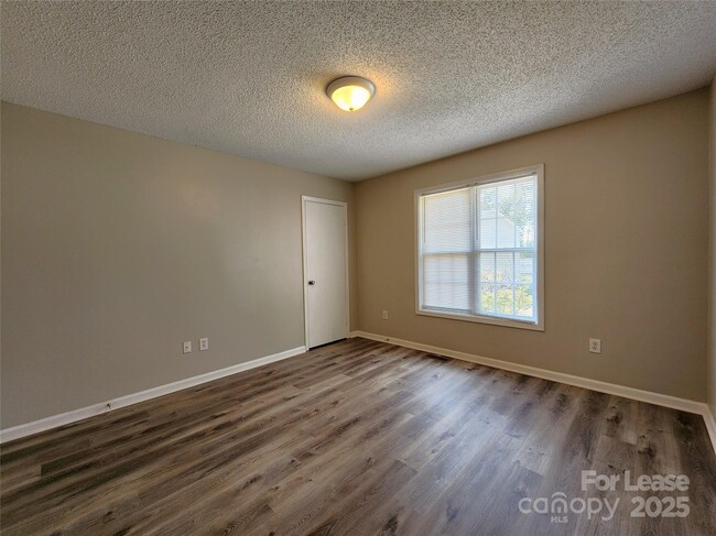 Building Photo - 268 Southcircle Dr NW