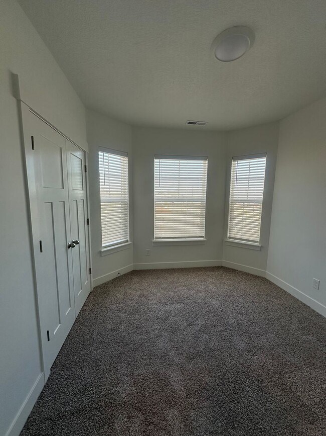 Building Photo - BRAND NEW CONDO