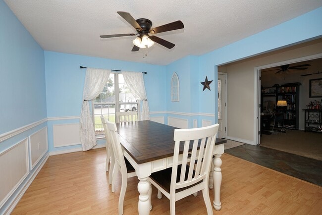 Building Photo - Lovely Cul-De-Sac Home in South Crestview