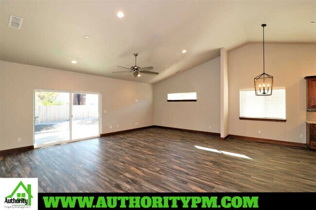 Building Photo - 3071 Bedrock Ln