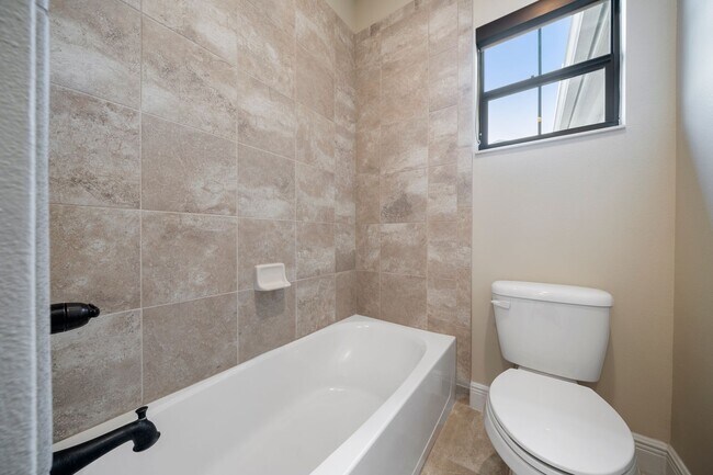 Building Photo - 3 BIG BEDROOMS, 3 FULL BATH MODERN HOME FOR RENT IN ARRIVAS VILLAGE!