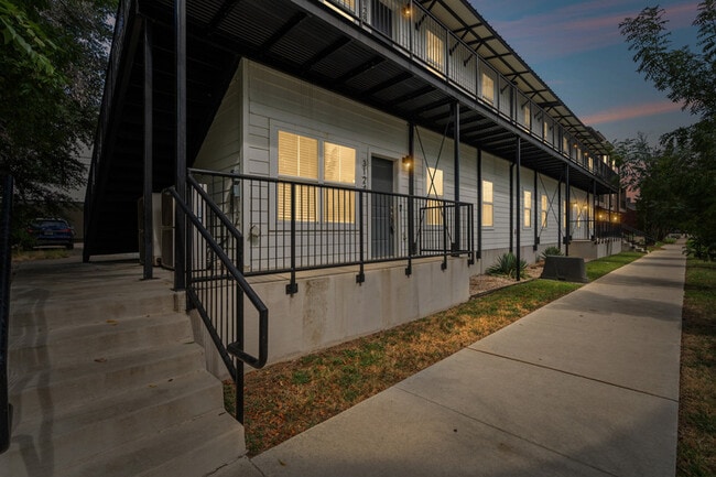 Building Photo - 3128 Lubbock Ave