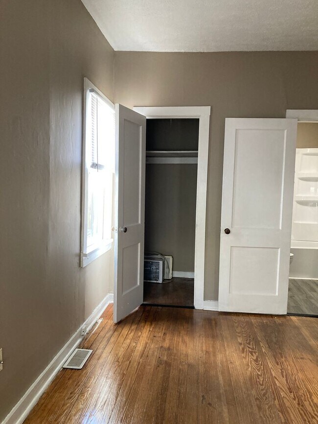 Building Photo - Newly remodeled 3 bedroom