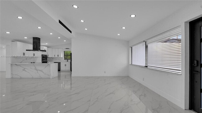 Building Photo - 2413 Gulfstream Ln