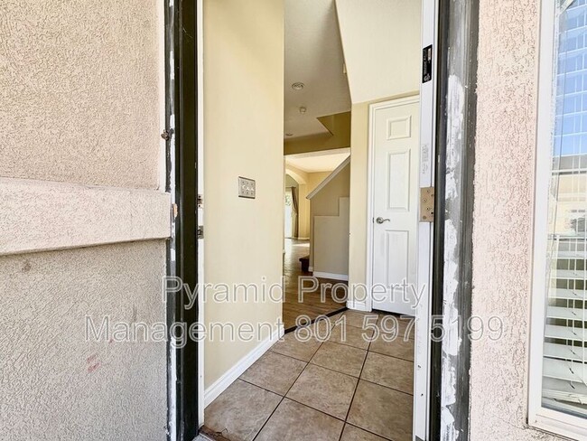 Building Photo - 3141 Alsace Way