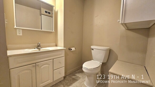 Building Photo - 123 19th Ave N