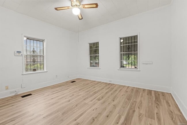Building Photo - 537 S Jackson St