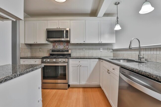 Building Photo - 92 Barrington Ave