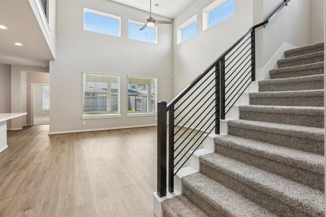 Building Photo - 29211 Pikes Peak Dr