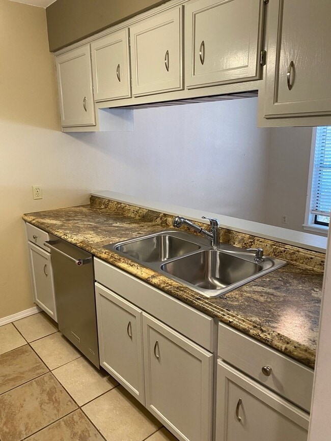 Building Photo - Darling Gathering Place Brookside Townhouse - Gated Community - 1 bedroom 1.5 bath, Small Fenced ...