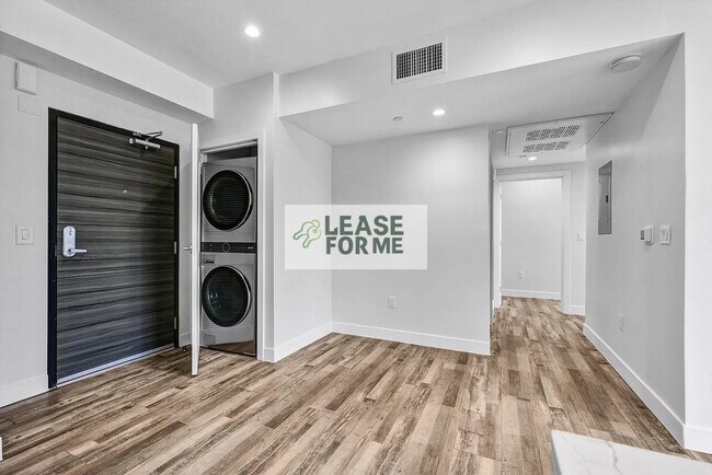 Building Photo - 1538 S Wilton Pl