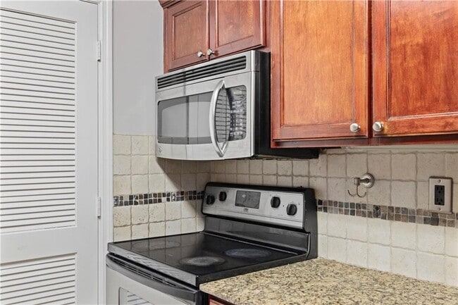 Building Photo - 640 Granville Ct