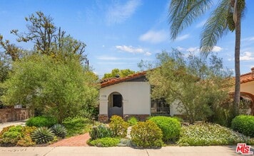 Building Photo - 1116 S La Jolla Ave