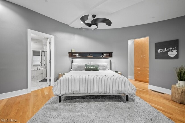 Building Photo - 701 W Lakeside Ave