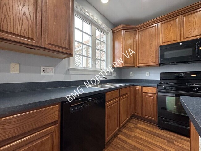Building Photo - 10673 General Kirkland Dr