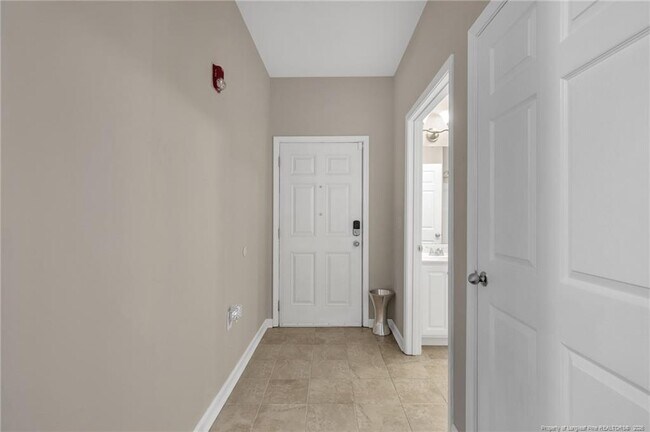Building Photo - 625 Marshtree Ln