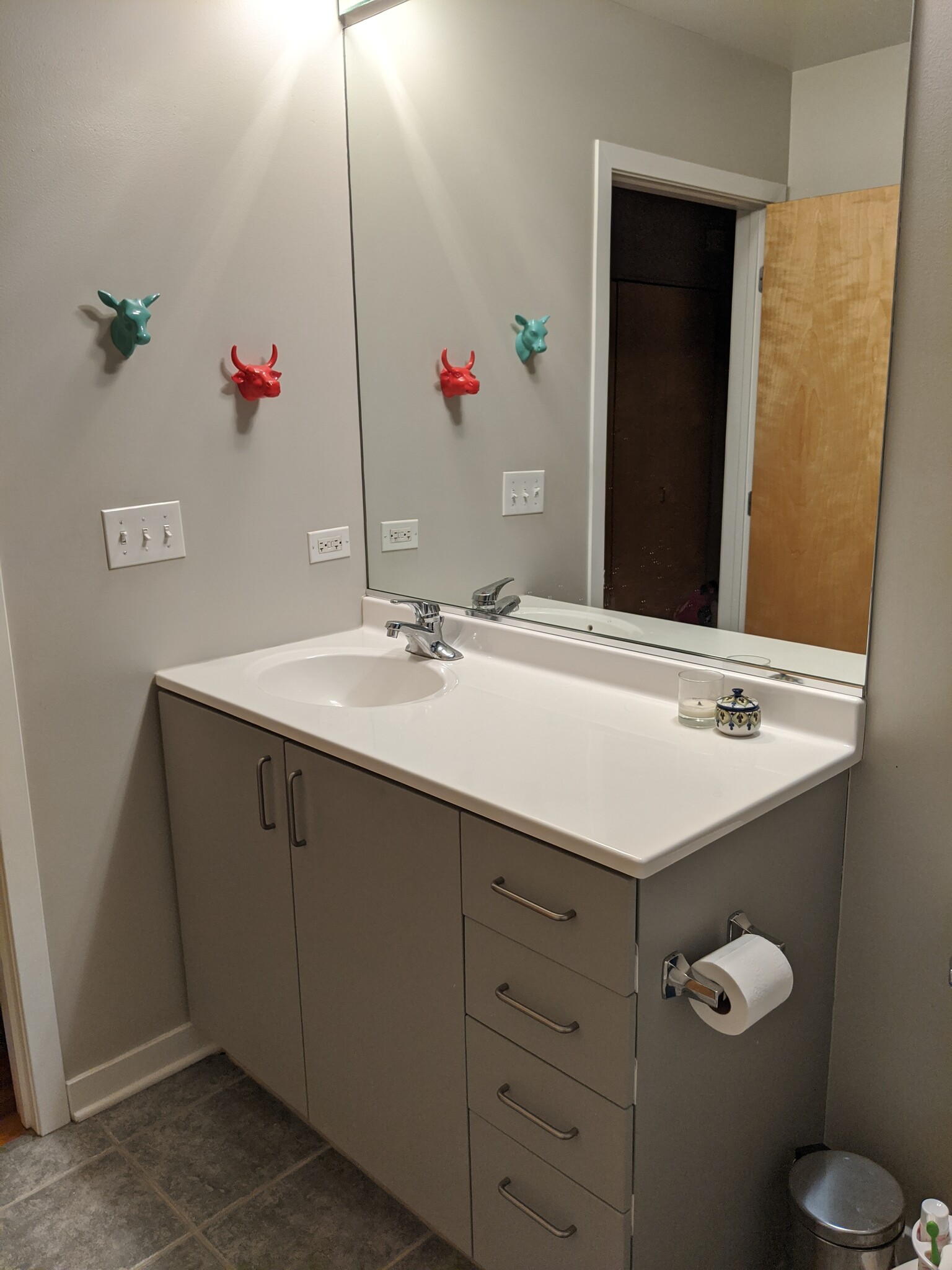 bathroom (1st floor) - 2201 W Wabansia Ave