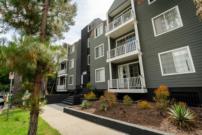 Building Photo - 685 Kelton Ave