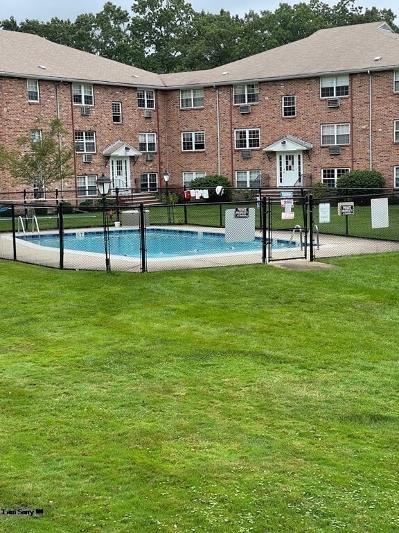 Building Photo - 12 Colonial Village Dr