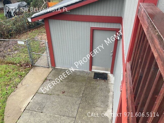 Building Photo - 3BR/2BA Open Floor Plan Kitchen Home- Spac...