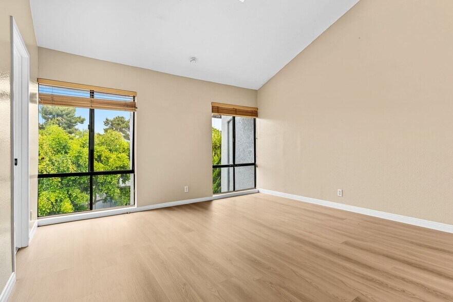 Building Photo - 8246 Caminito Modena